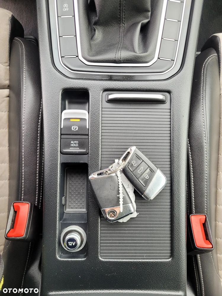 Volkswagen Passat 2.0 TDI (BlueMotion Technology) Highline - 29