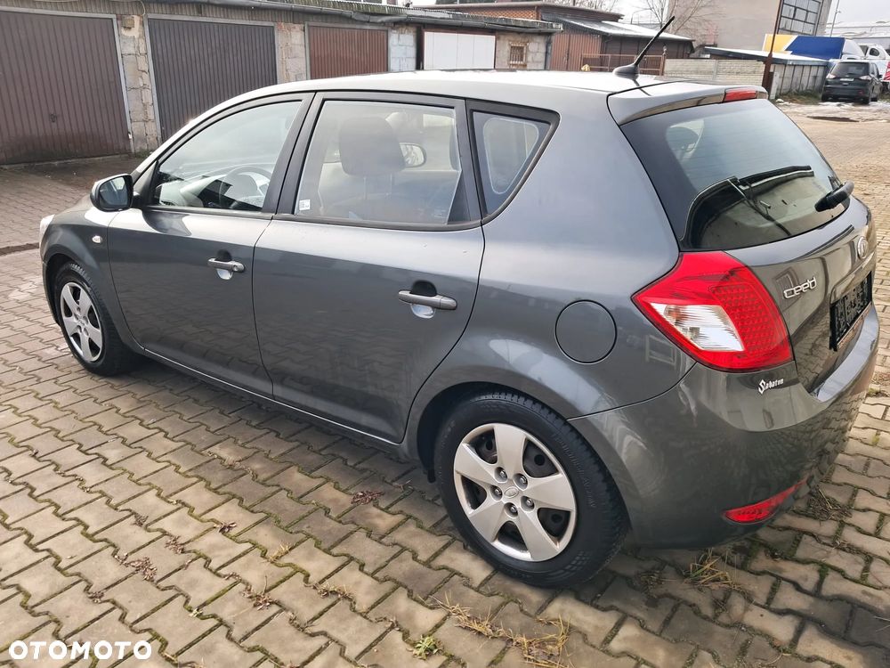 Kia Ceed 1.6 Crdi Comfort + - 5