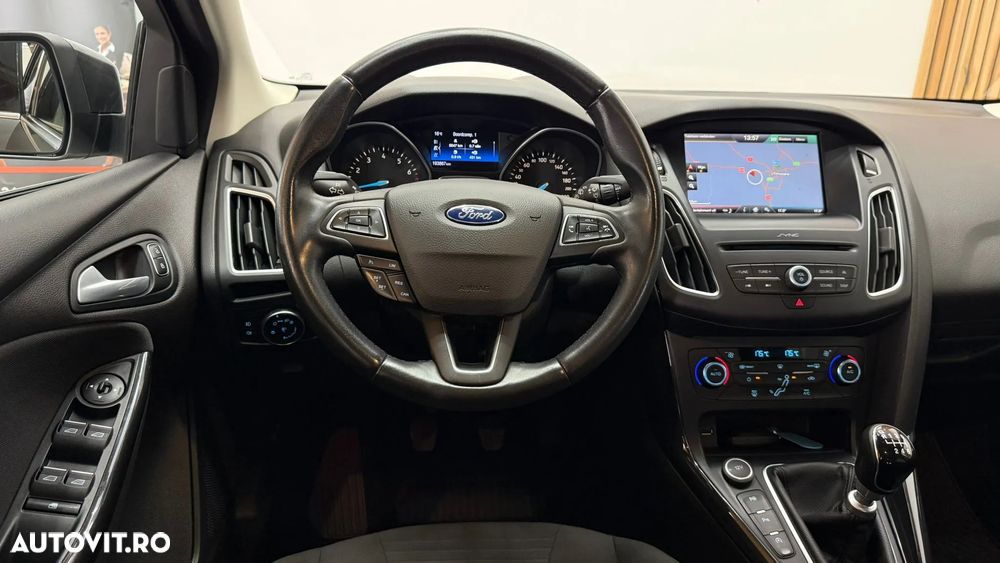 Ford Focus 1.0 EcoBoost Titanium - 24