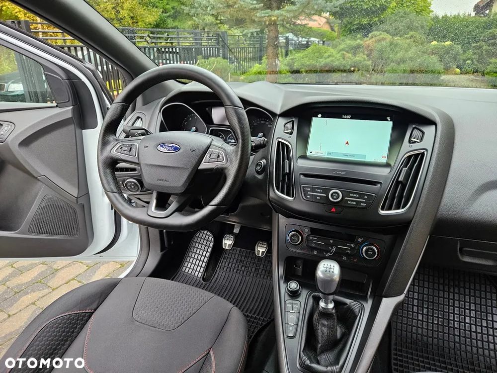 Ford Focus Turnier 1.5 EcoBoost Start-Stopp-System ST-Line - 16