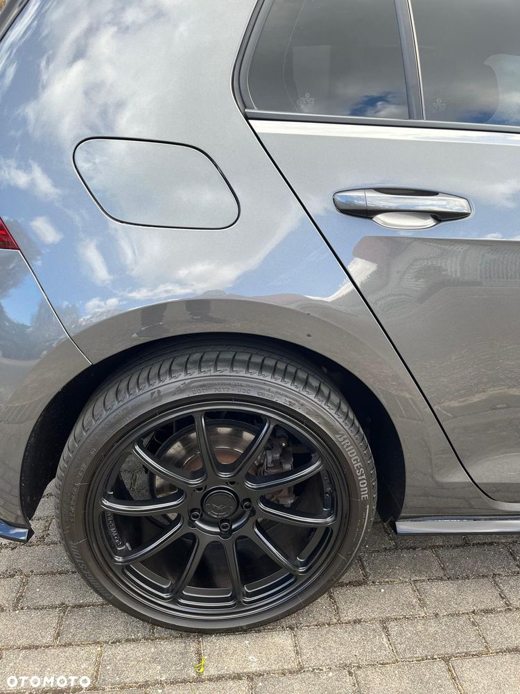 Volkswagen Golf - 22