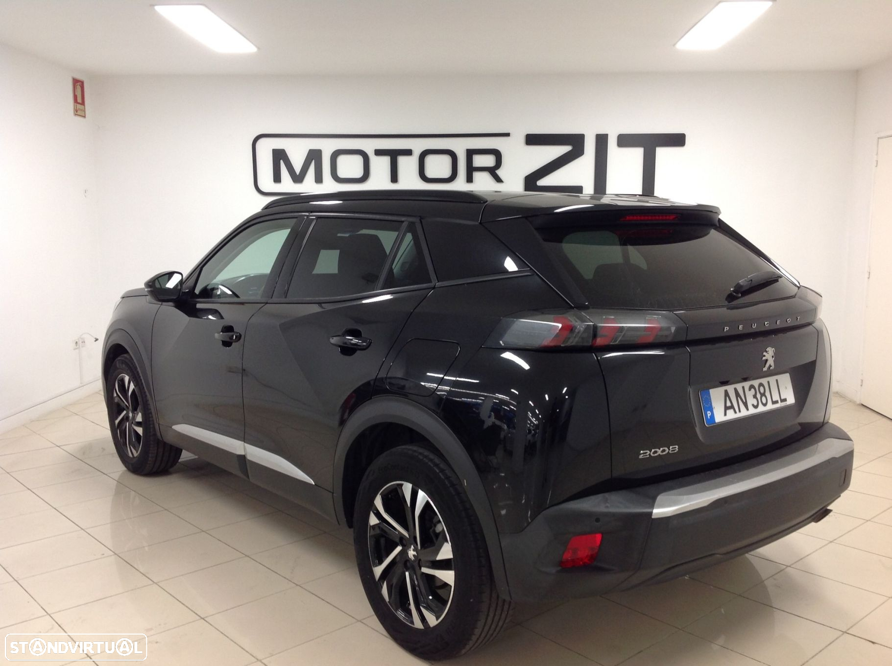 Peugeot 2008 1.2 PureTech Allure - 8