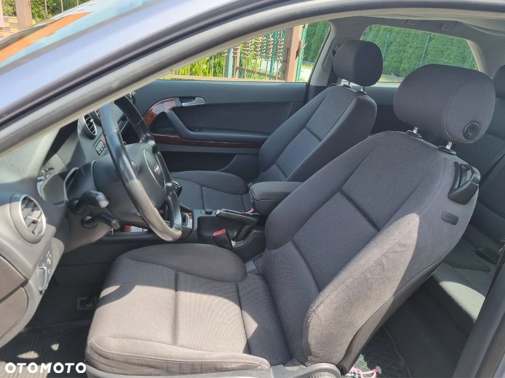 Audi A3 3-drzwiowe 1.6 FSI Attraction - 8