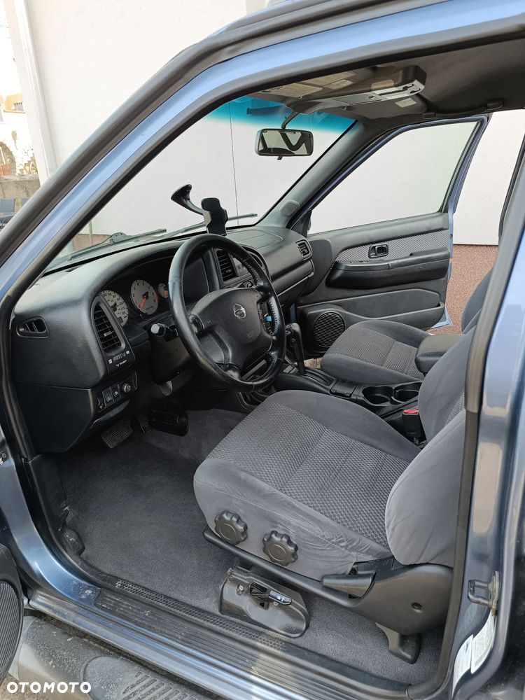 Nissan Pathfinder 3.5 V6 - 8