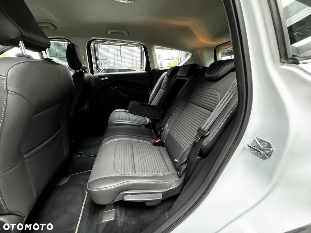 Ford Kuga - 10