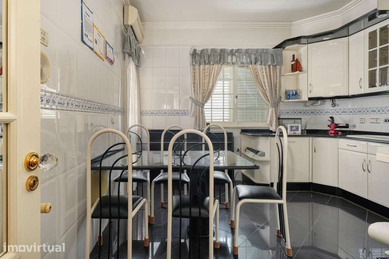 Moradia T4 em excelente estado · Quinta Grande, Alfragide ·... - Grande imagem: 5/48