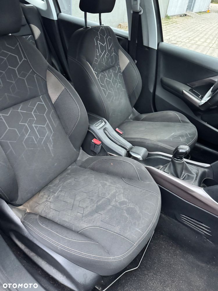 Peugeot 2008 82 VTI Acess - 13