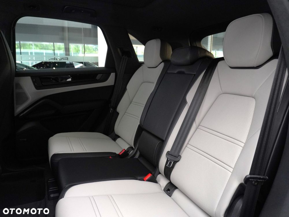Porsche Cayenne GTS - 35