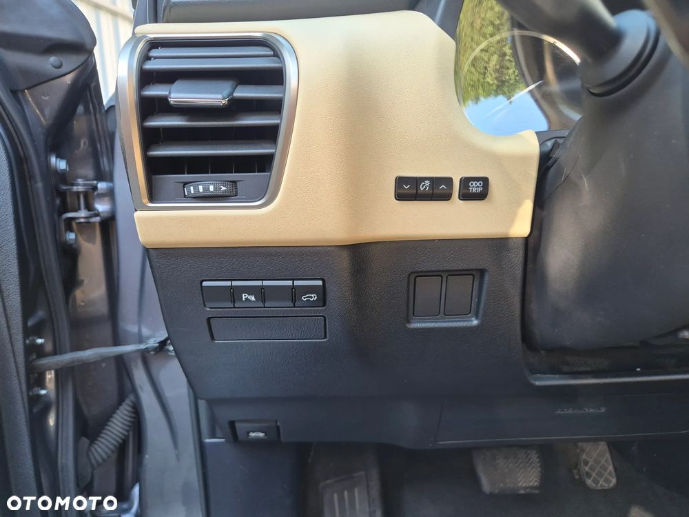 Lexus NX 300h Business Edition AWD - 15