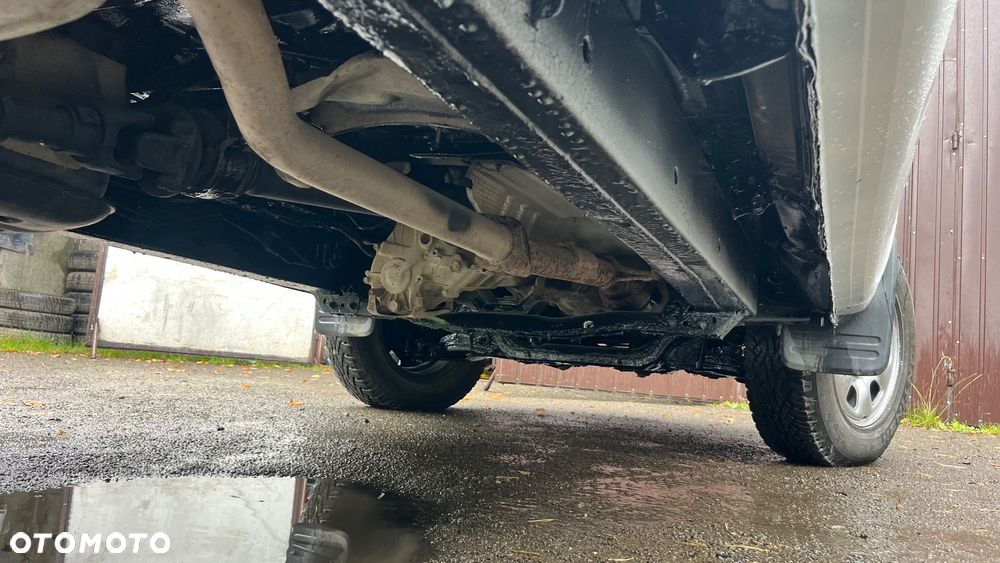 Toyota Hilux 2.5 D-4D DLX + - 11