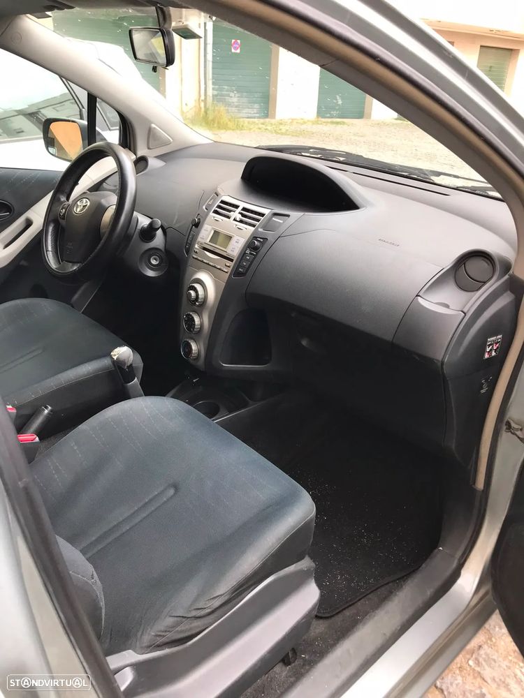 Toyota Yaris 1.0 VVT-i - 8