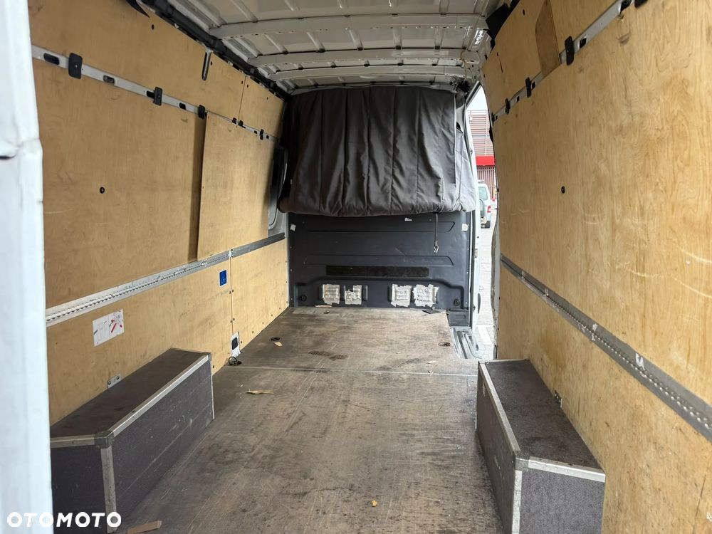 Mercedes-Benz Sprinter - 11