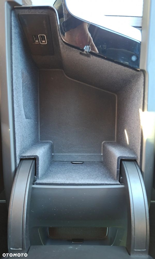Volvo XC 60 D4 AWD Geartronic RDesign - 32