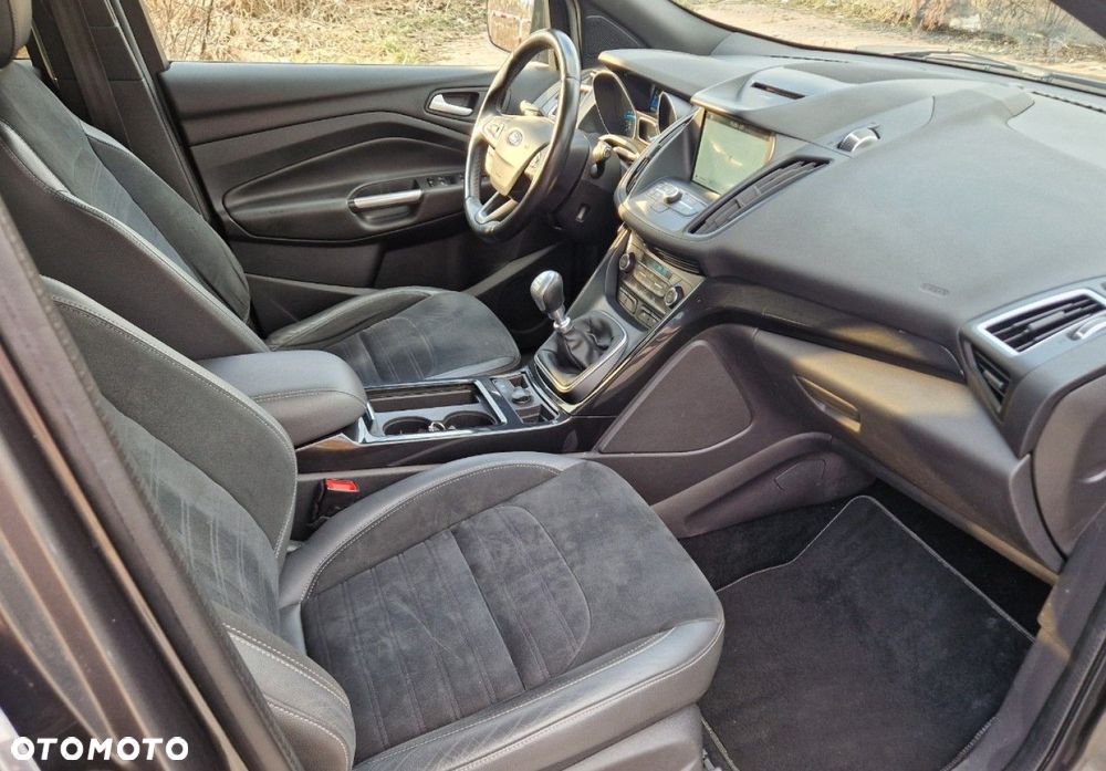 Ford Kuga 2.0 TDCi 4x4 ST-Line - 29