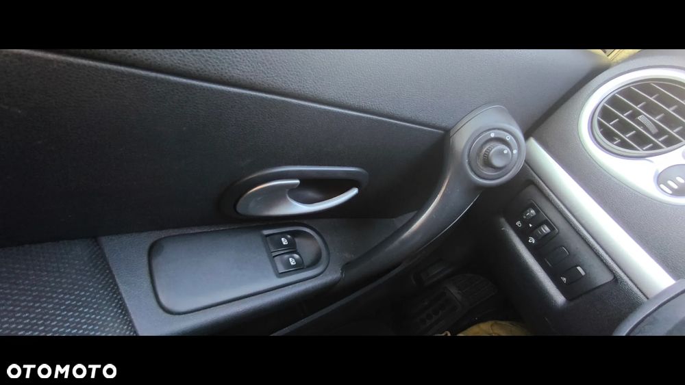 Renault Clio - 18