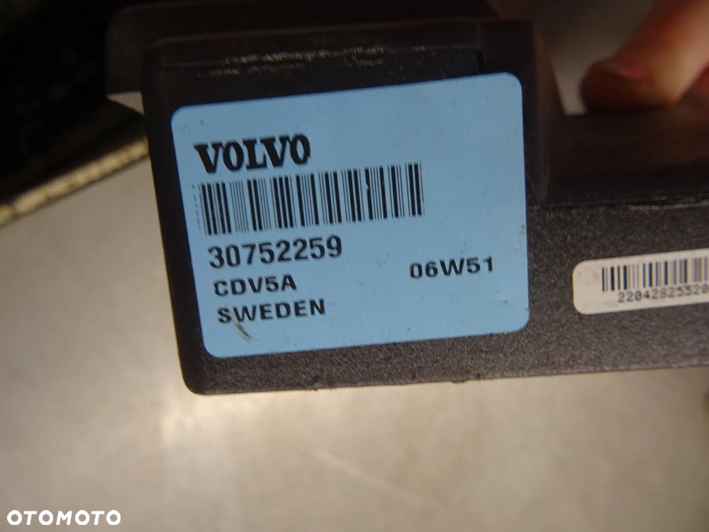VOLVO S60 LIFT 2.4B WZMACNIACZ AUDIO RADIA 30752259 - 5