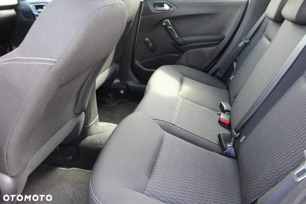 Peugeot 208 1.6 BlueHDi Allure S&S - 10
