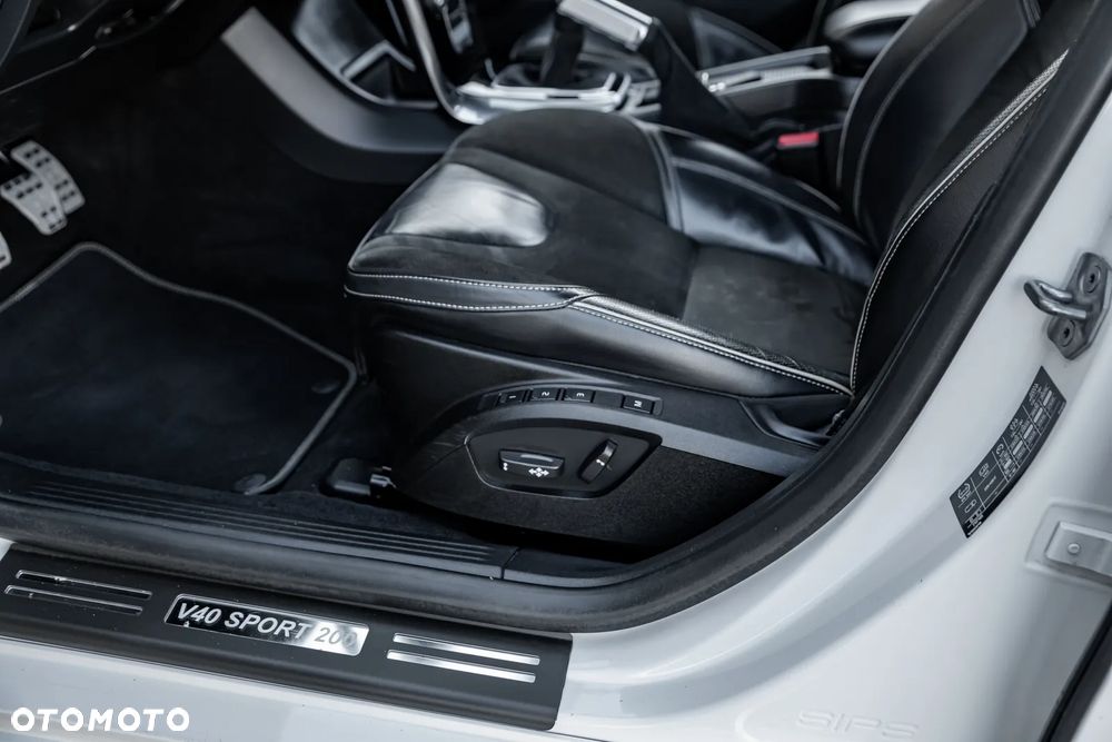 Volvo V40 T4 R Design - 17
