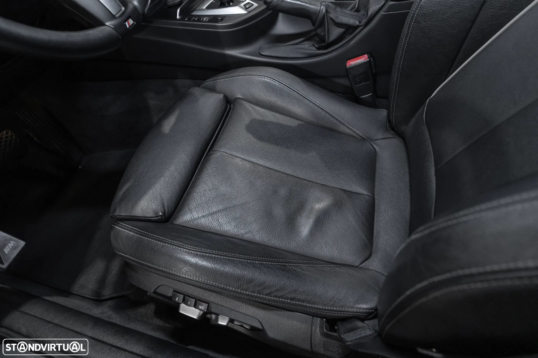 BMW 330 e iPerformance Pack M - 26
