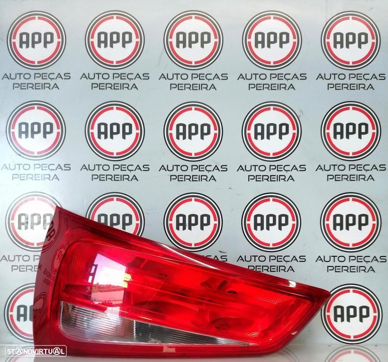 Farolim traseiro esquerdo Audi A1 de 2015, usado original, SEM LED,  8X0945093 . - 1