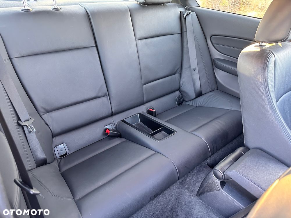 BMW Seria 1 123d DPF - 38