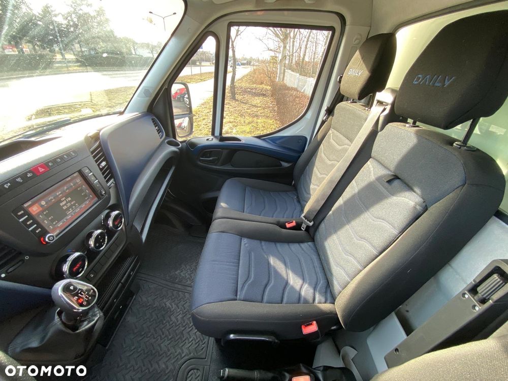 Iveco DAILY 35-160 HI-MATIC KONTENER WINDA 214.000 KM PRZEBIEGU - 37