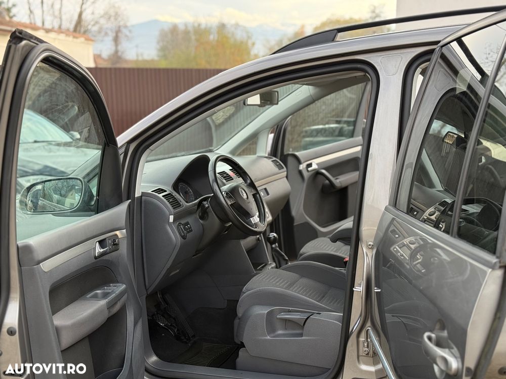 Volkswagen Touran ver-2-0-tdi-bluemotion-technology-highline - 6