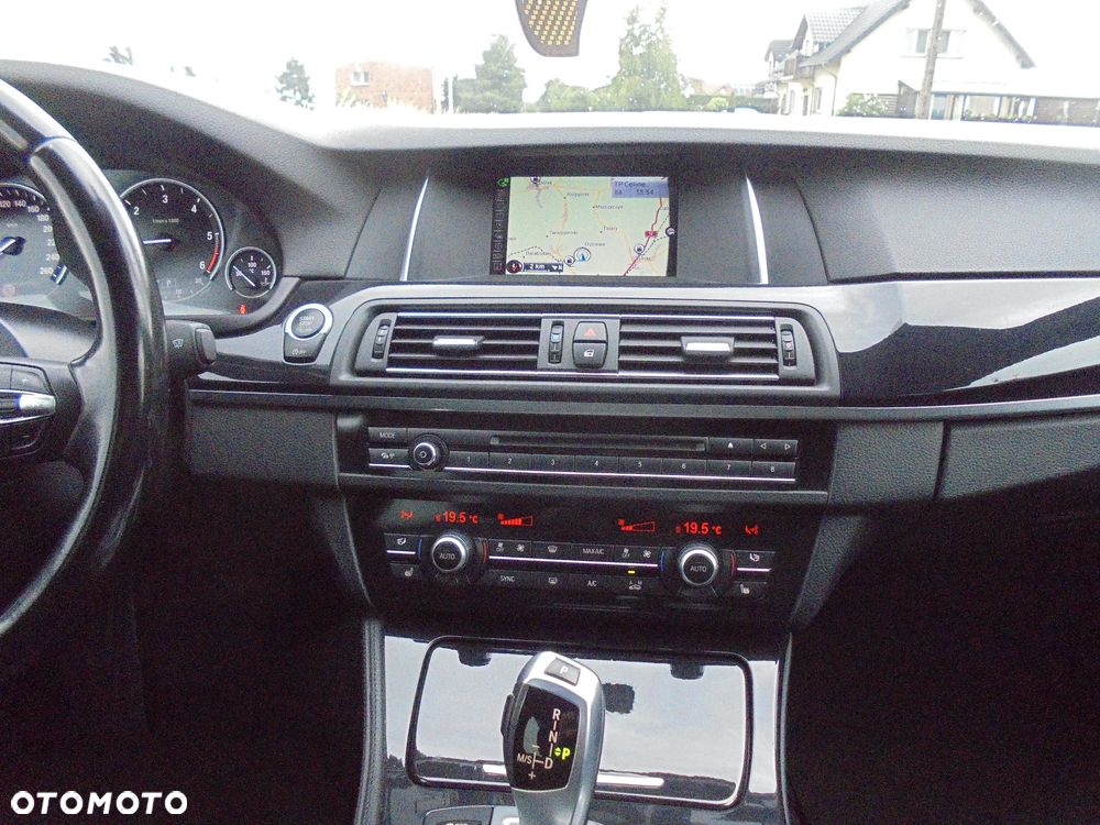 BMW Seria 5 520d Touring Luxury Line - 13