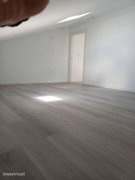 Moradia acabadinha de remodelar! - Grande imagem: 2/12