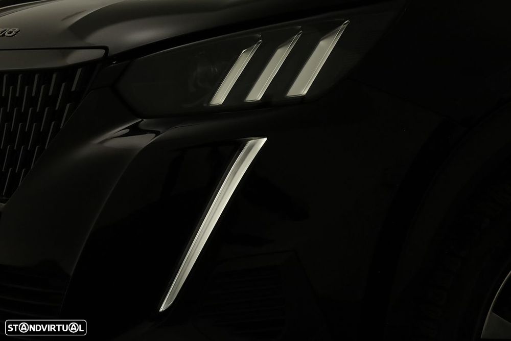 Peugeot 2008 1.2 PureTech GT EAT8 - 6