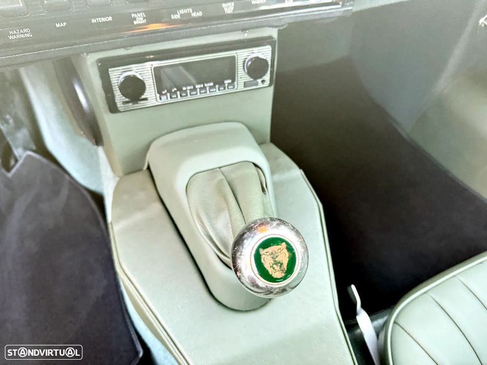 Jaguar E-Type - 14