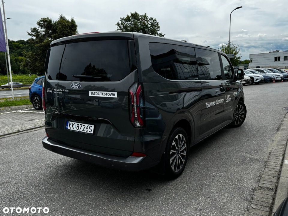 Ford Tourneo Custom - 4