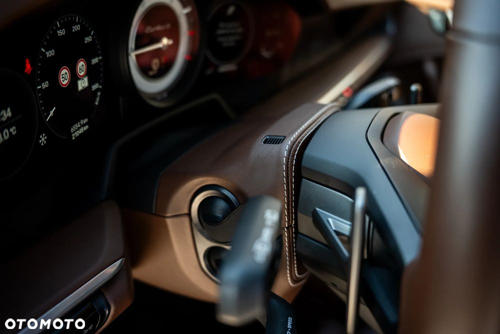 Porsche 911 Turbo S - 32