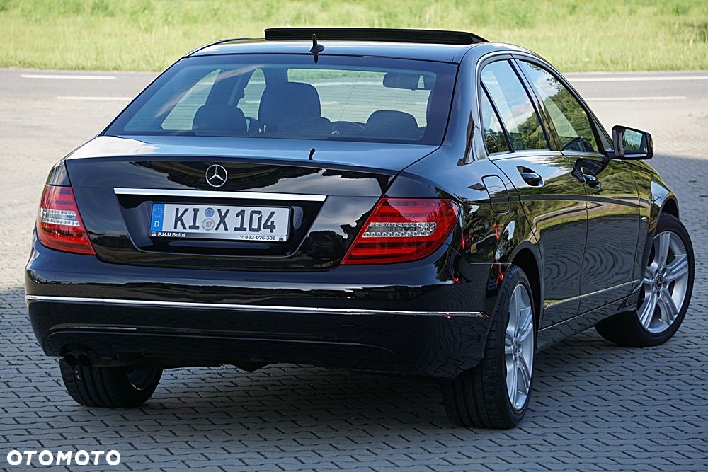 Mercedes-Benz Klasa C 180 BlueEFFICIENCY Elegance - 12