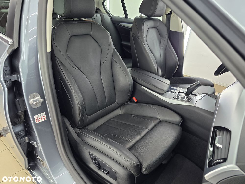 BMW Seria 5 520d xDrive MHEV - 26
