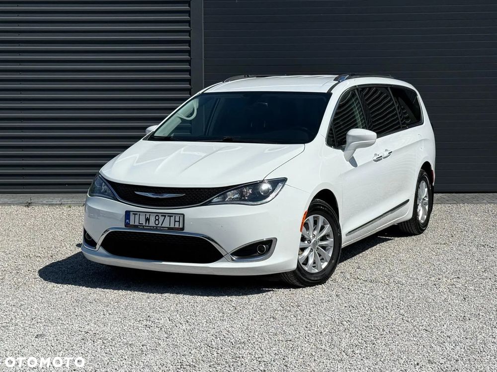 Chrysler Pacifica - 1