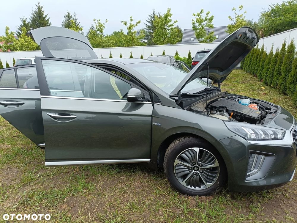 Hyundai IONIQ Hybrid Platinum - 2