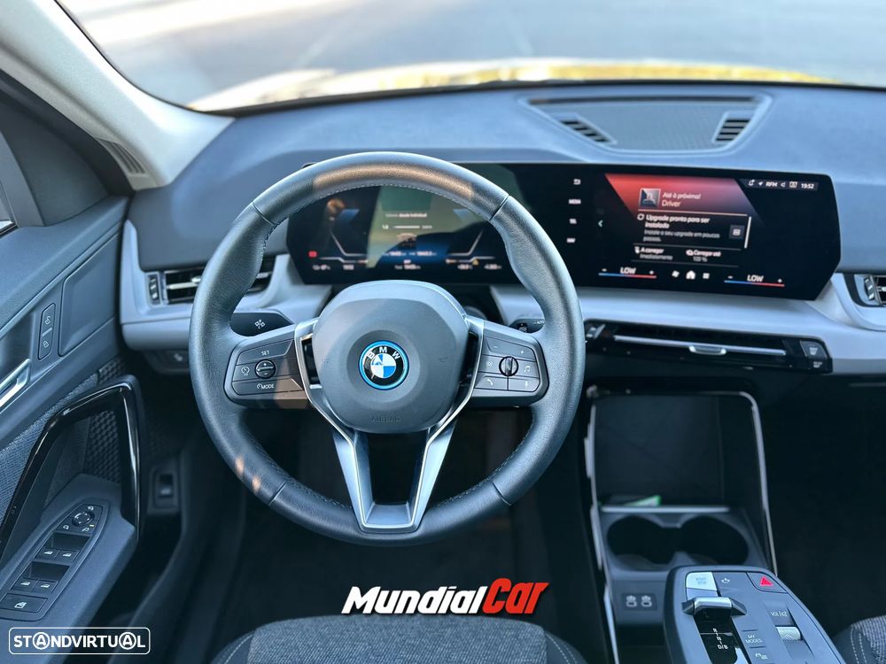 BMW iX2 eDrive20 - 13