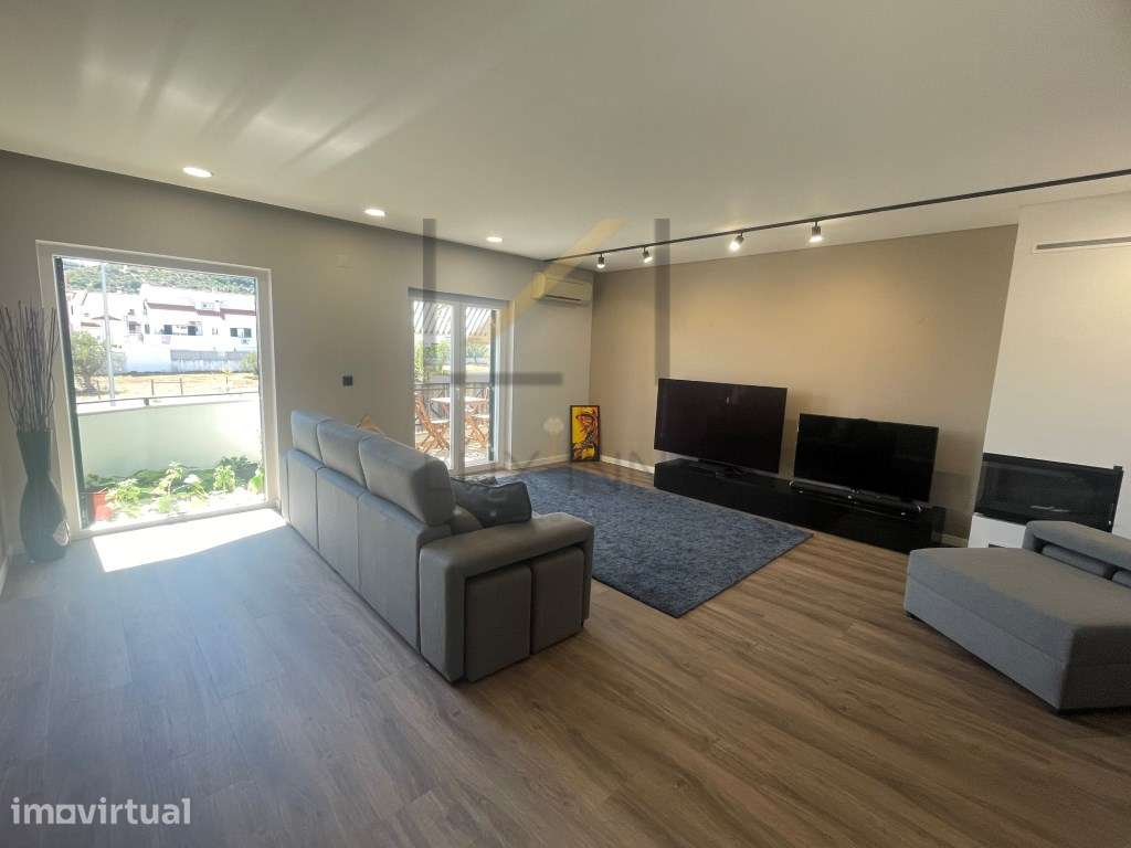 Elegante Apartamento T3 Remodelado, com Varandas, Arrecadação e Gar... - Grande imagem: 4/41