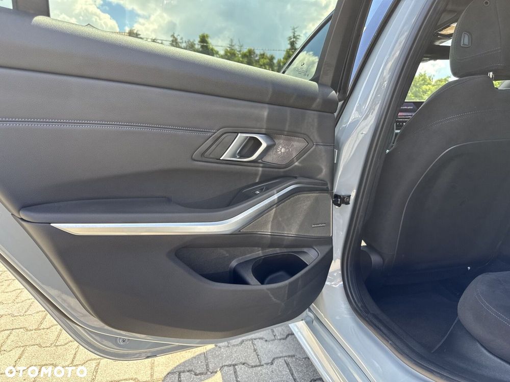 BMW Seria 3 320d xDrive mHEV M Sport - 21