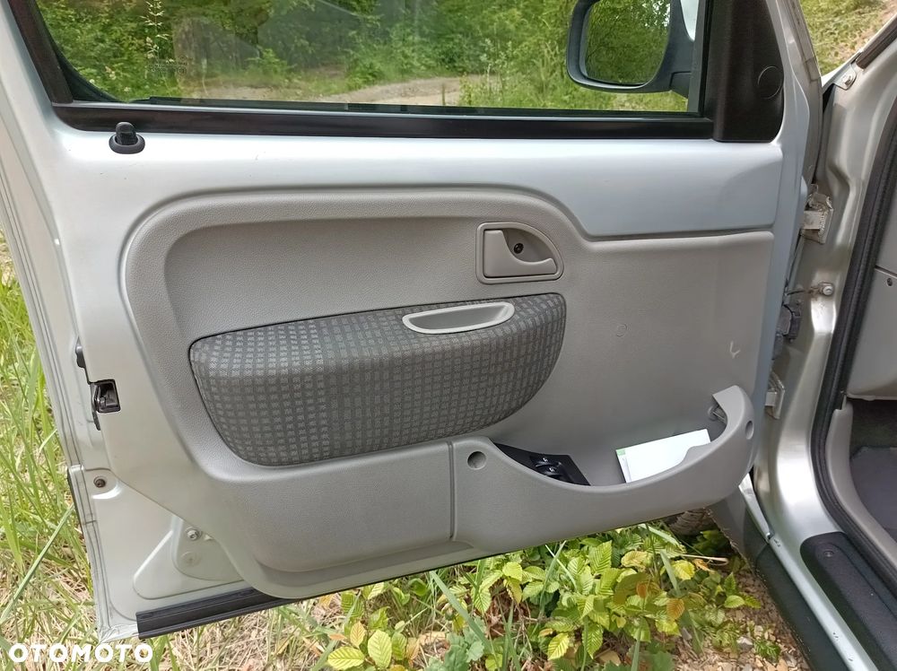 Renault Kangoo 4x4 1.6 16V - 11