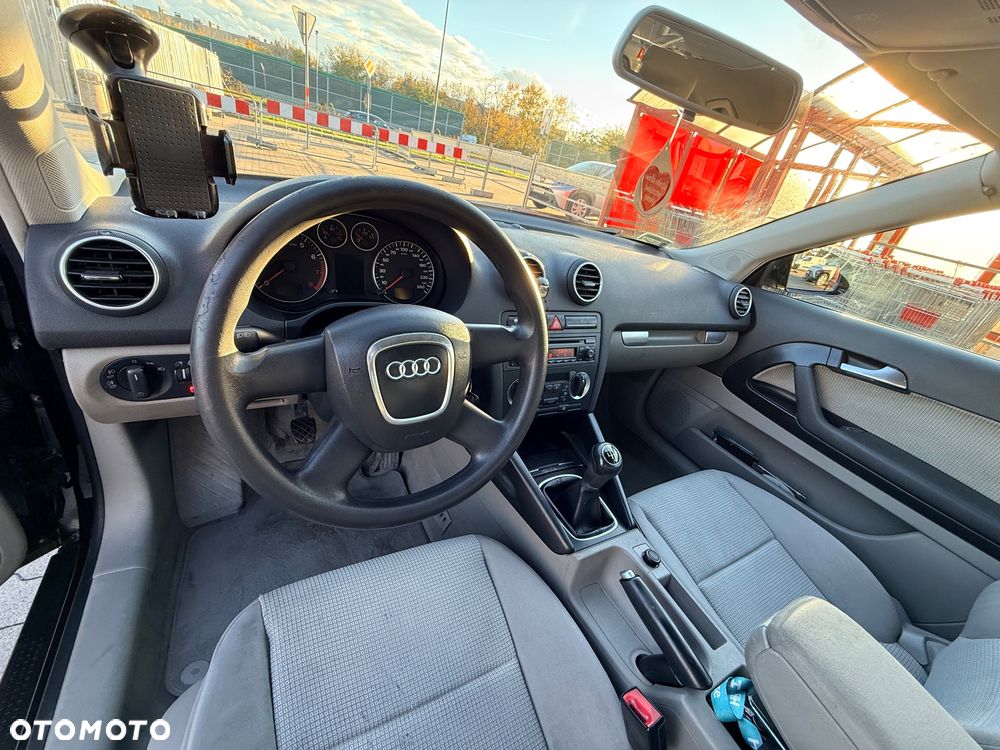 Audi A3 3-drzwiowe 1.6 Attraction - 13