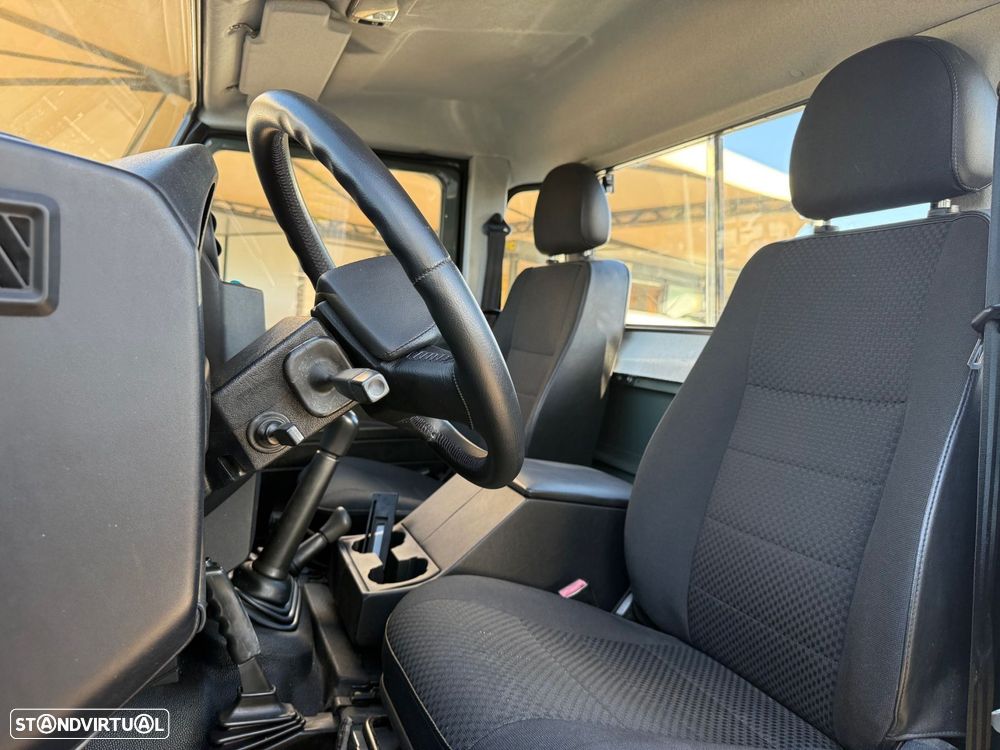 Land Rover Defender - 19