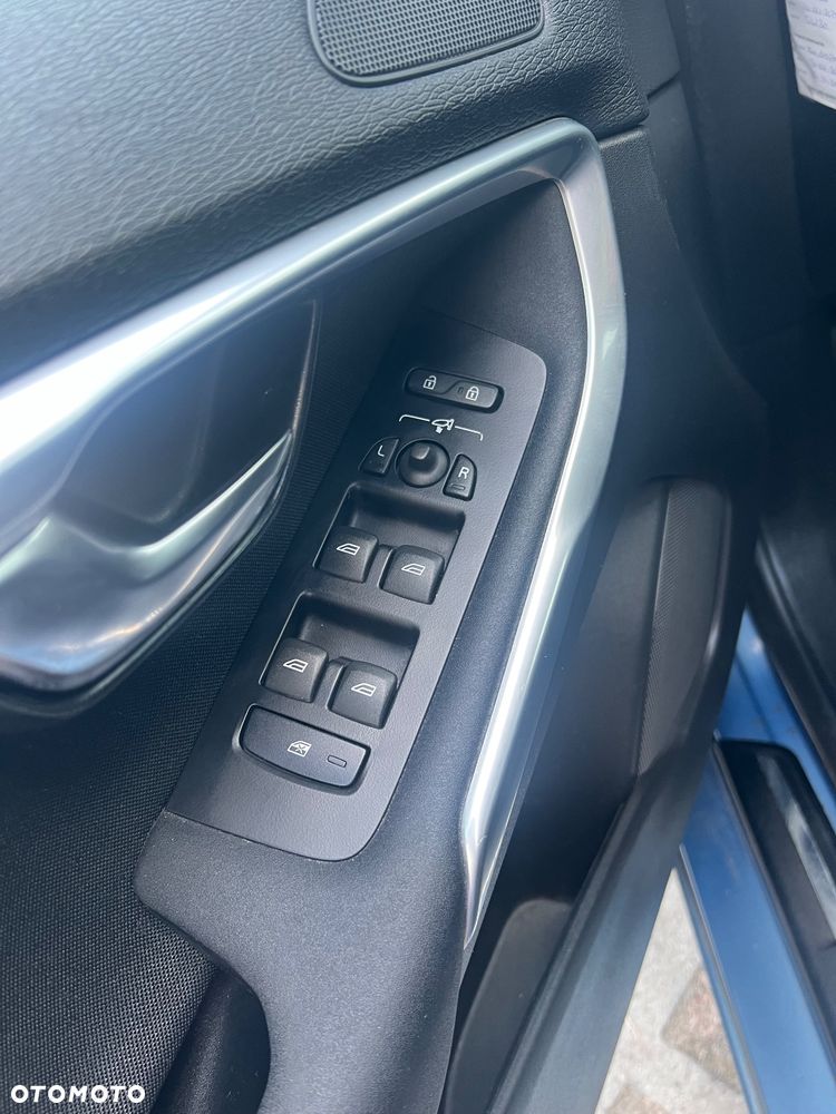 Volvo V40 D2 R Design - 10