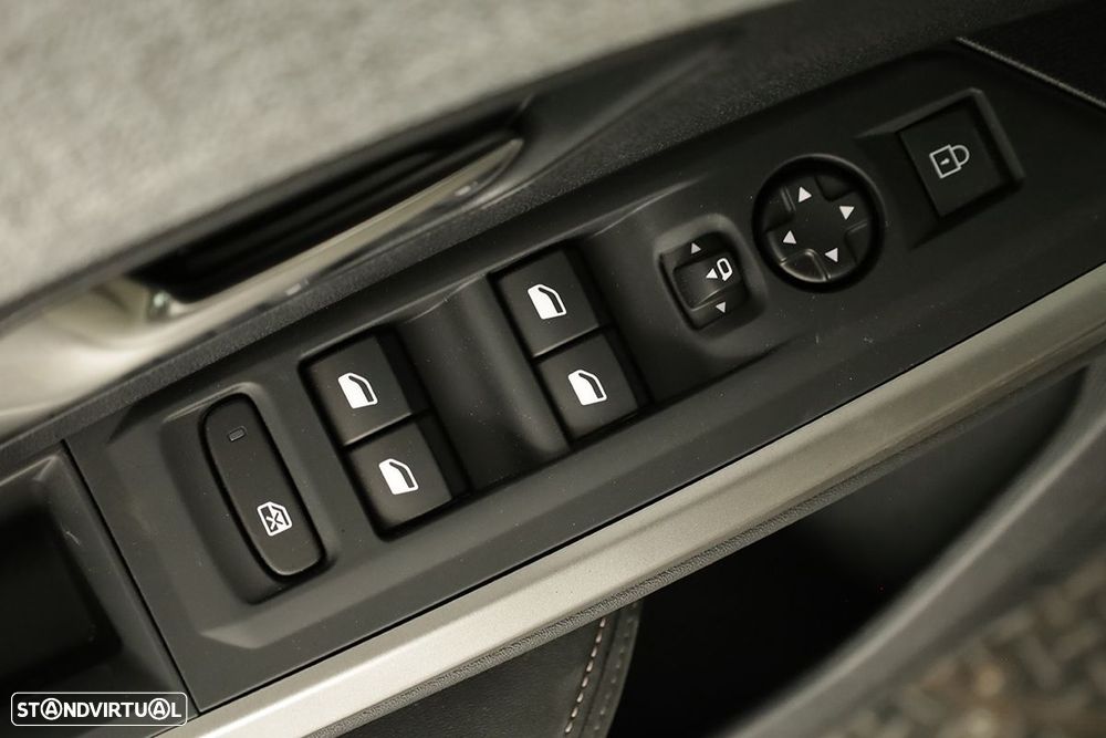 Peugeot 3008 1.2 Hybrid Allure e-DCS6 - 18