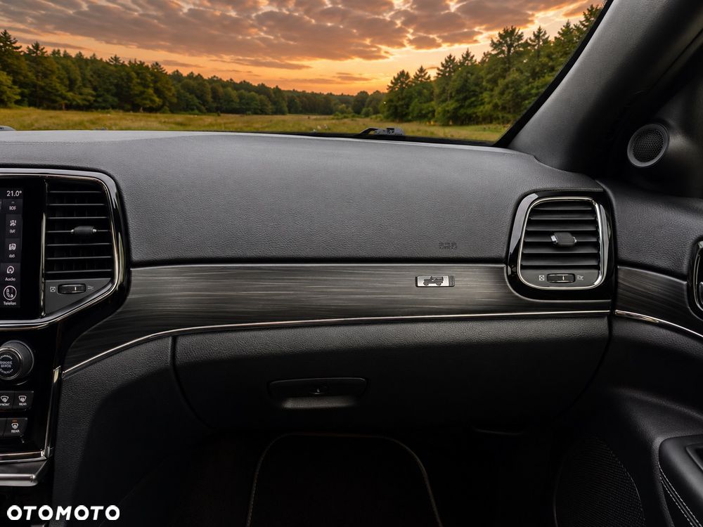 Jeep Grand Cherokee - 22