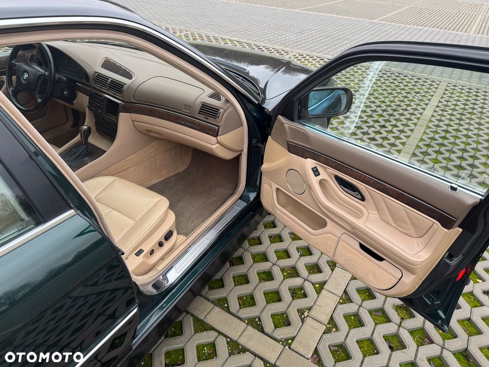 BMW Seria 7 750i - 29