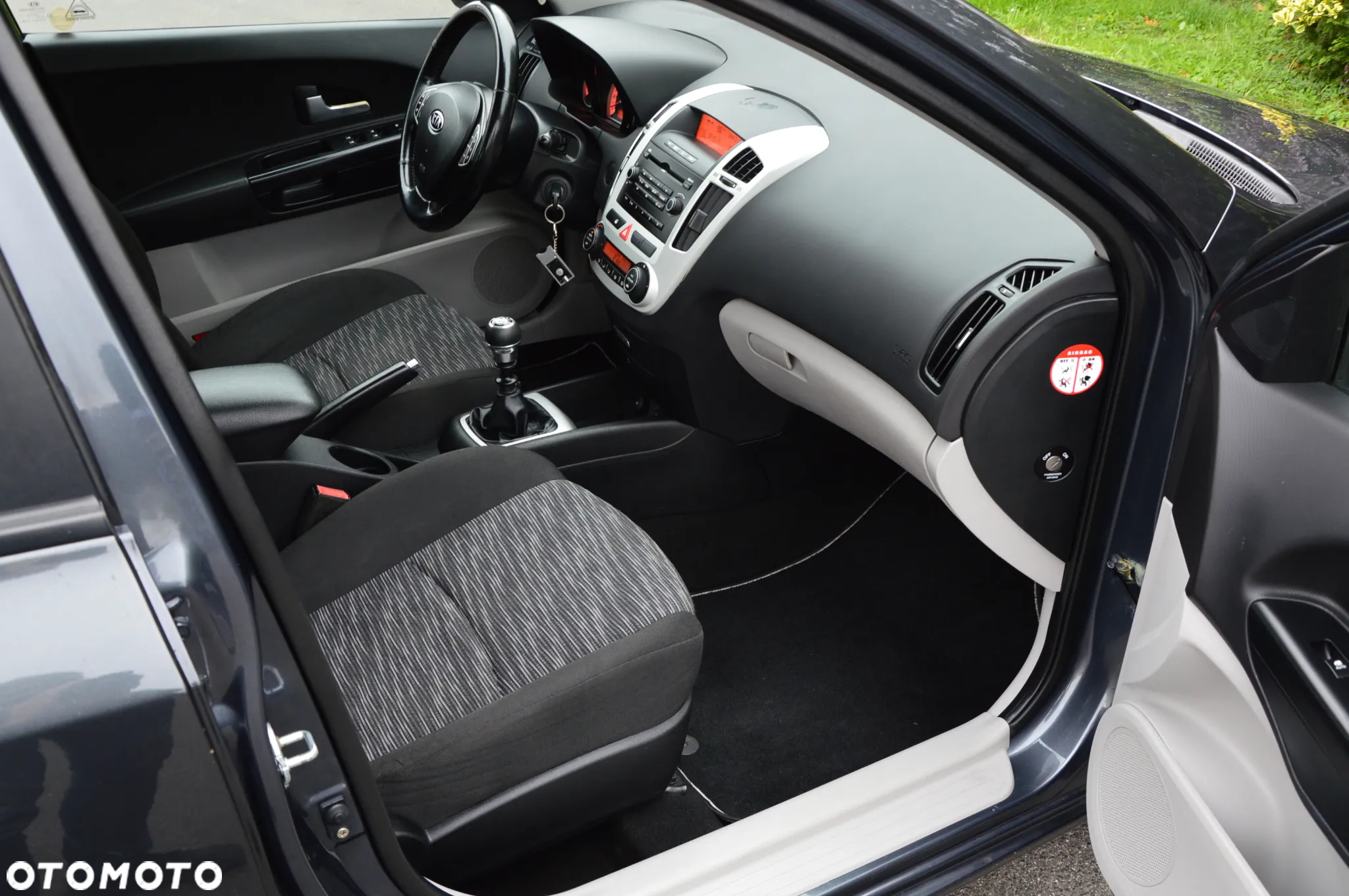 Kia Ceed Cee'd 2.0 crdi Comfort + - 6