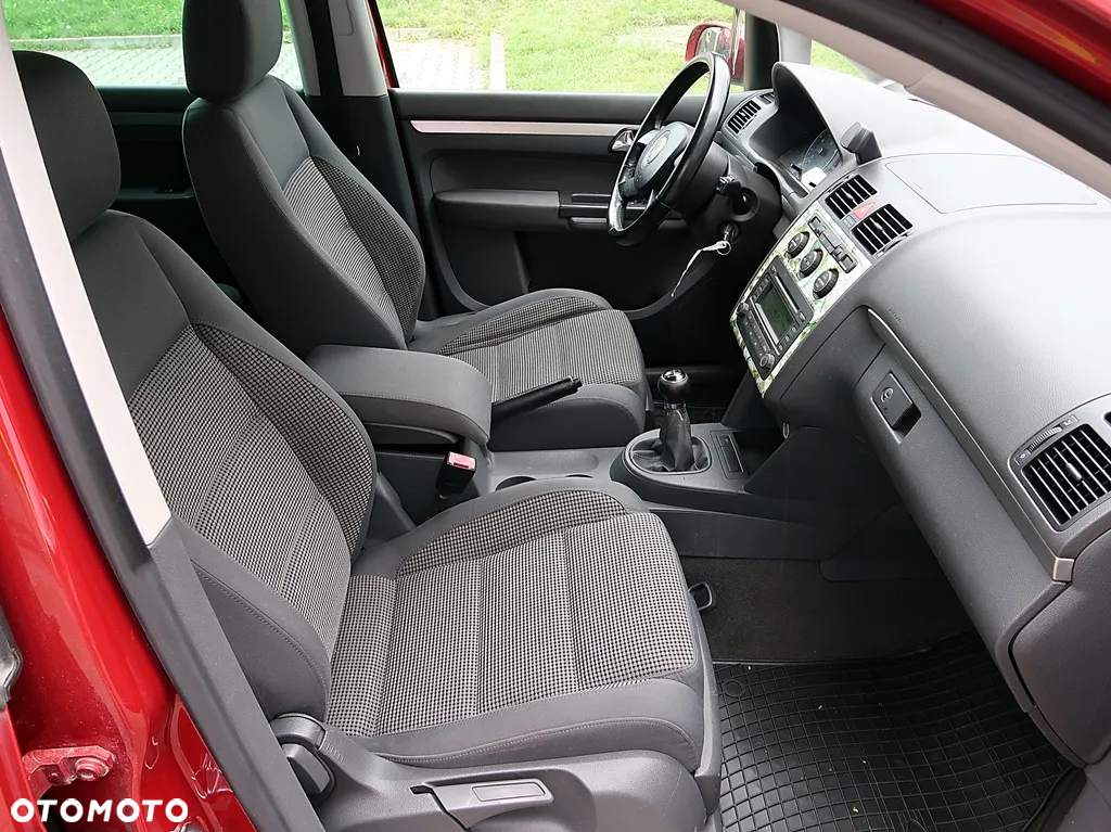 Volkswagen Touran 2.0 FSI Trendline - 9