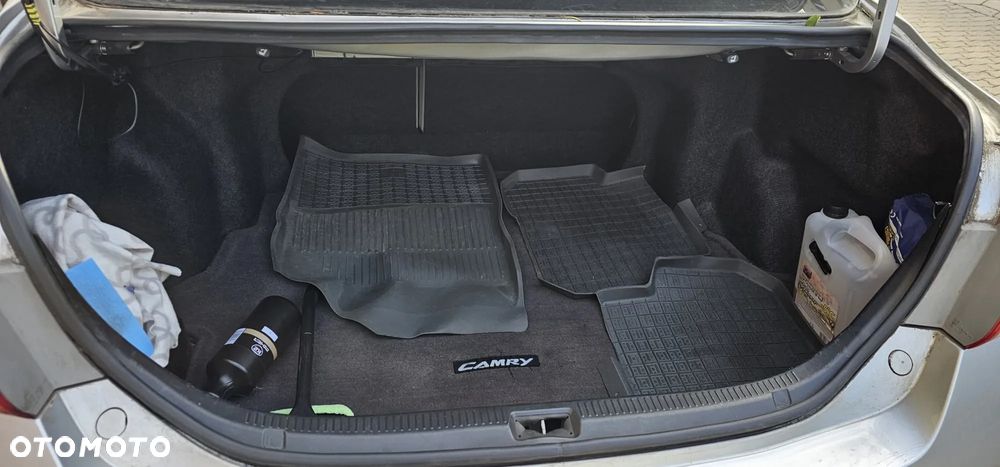 Toyota Camry 2.4 XLE - 9